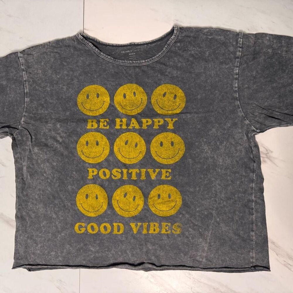 Cropped gray cotton tee with yellow smiley faces - M